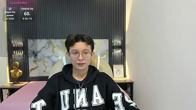 SantiagoRusso18 online show from 11.09.25