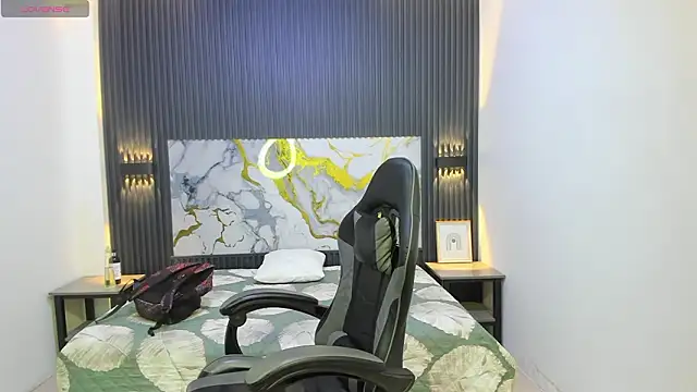 SantiagoRusso18 online show from 02.15.26