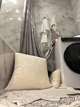 Kitty Kisss online show from 12.03.25