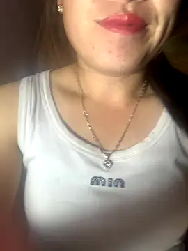 tuyetnhi-00 online show from 10.22.25