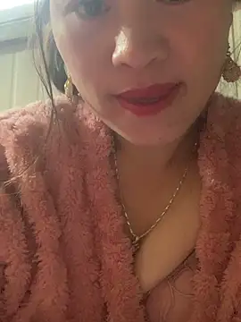 tuyetnhi-00 online show from 12.16.25