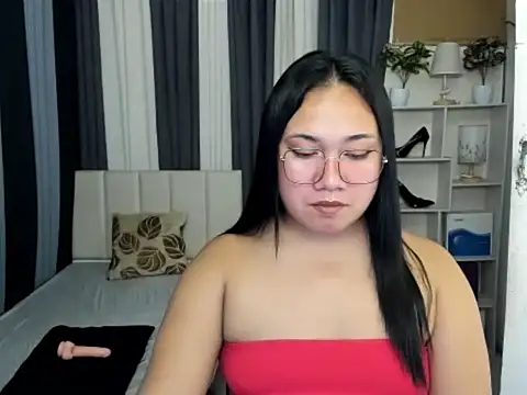 Snapshot of TsUncutKaren chatting on 02.24.26 TsUncutKaren online show from 02.24.26