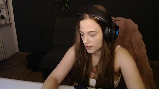 Snapshot of Luna_Lynn chatting on 11.26.25 Luna Lynn online show from 11.26.25