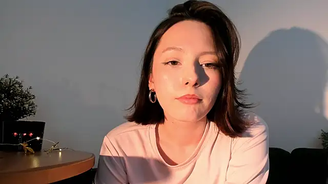 TondaEsperon online show from 10.05.25