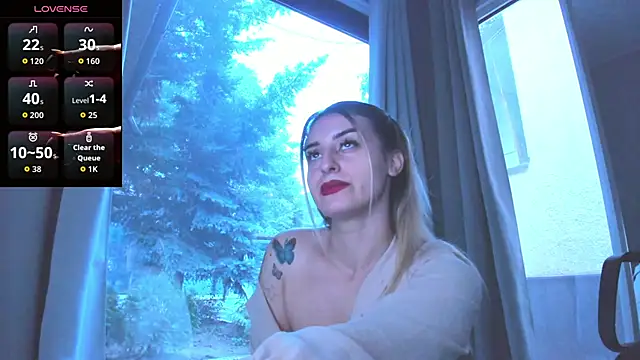 Ella Vee online show from 09.12.25