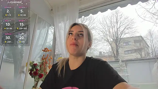 Ella Vee online show from 04.04.26