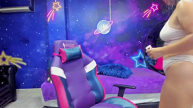 Thalia Cortea online show from 11.25.25