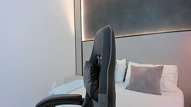 desireee  online show from 10.20.25