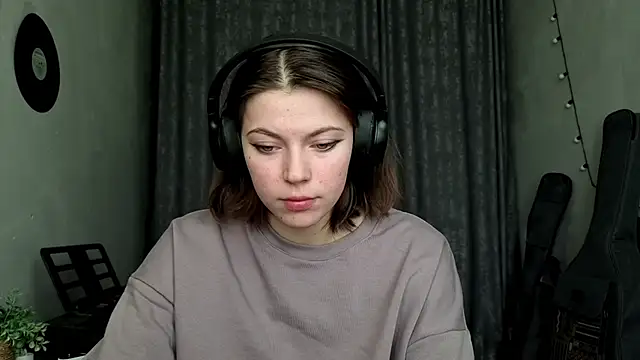 CutieAnny online show from 02.16.26