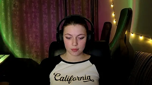 CutieAnny online show from 03.13.26