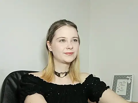 LydiaYoung online show from 09.25.25