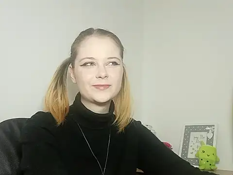 LydiaYoung online show from 10.02.25