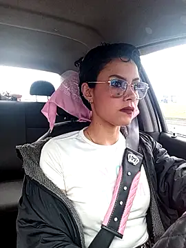 BellaHaddid online show from 10.14.25
