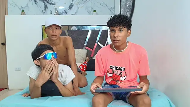 LONDON BOYS1 online show from 11.12.25