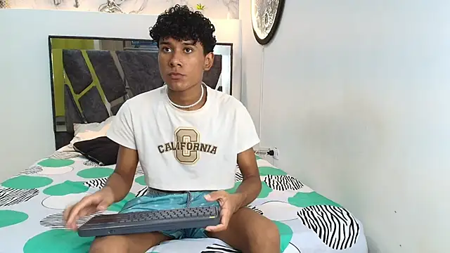 LONDON BOYS1 online show from 11.22.25