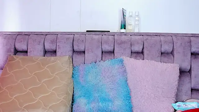 Snapshot of Alexa-Hunter chatting on 02.07.26 Alexa-Hunter online show from 02.07.26