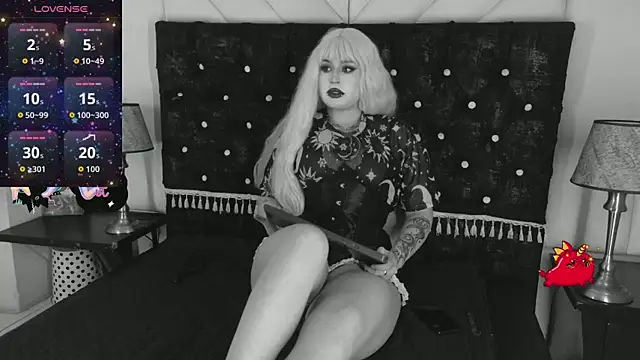 Snapshot of Madamexravenx chatting on 09.20.25 Madamexravenx online show from 09.20.25