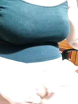 Snapshot of Tasu774 chatting on 09.25.25 Tasu774 online show from 09.25.25