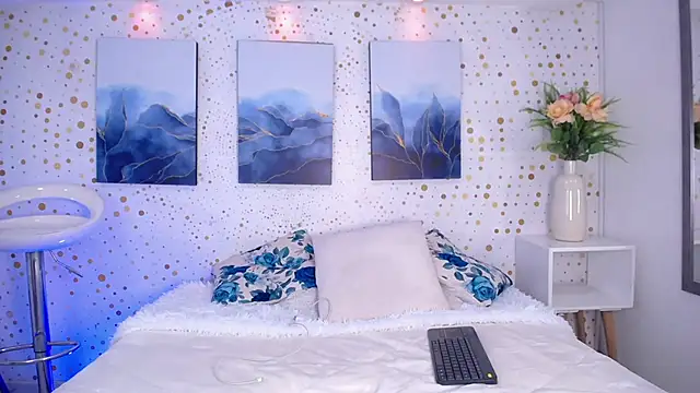 Emily Vaughan online show from 11.12.25