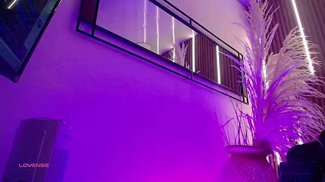 ArianaSantana online show from 11.12.25