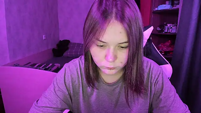 Snapshot of Sophi_gi chatting on 10.04.25 Sophi gi online show from 10.04.25