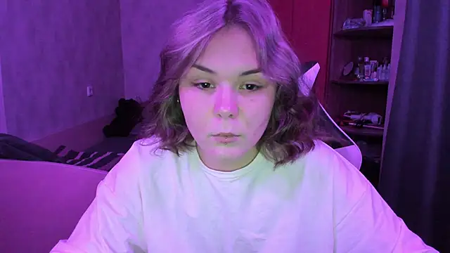 Snapshot of Sophi_gi chatting on 10.18.25 Sophi gi online show from 10.18.25
