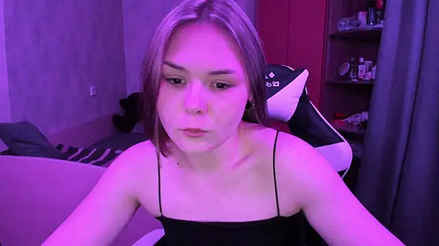 Snapshot of Sophi_gi chatting on 10.20.25 Sophi gi online show from 10.20.25