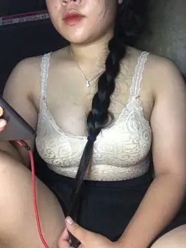 Snapshot of Linhmai_bb chatting on 09.14.25 Linhmai bb online show from 09.14.25