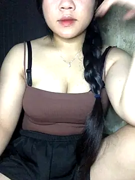 Snapshot of Linhmai_bb chatting on 09.17.25 Linhmai bb online show from 09.17.25