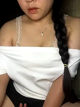 Snapshot of Linhmai_bb chatting on 10.15.25 Linhmai bb online show from 10.15.25