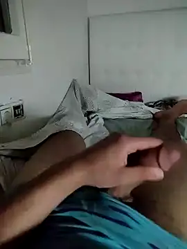 Snapshot of Yazaza1999 chatting on 09.18.25 Yazaza1999 online show from 09.18.25