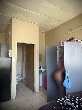 Snapshot of houseforsex chatting on 10.13.25 houseforsex online show from 10.13.25