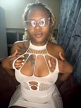 Snapshot of houseforsex chatting on 10.21.25 houseforsex online show from 10.21.25