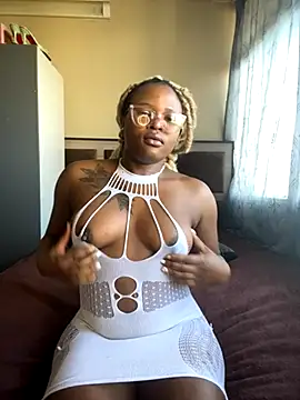 Snapshot of houseforsex chatting on 10.22.25 houseforsex online show from 10.22.25