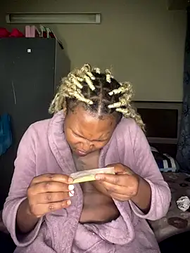 Snapshot of houseforsex chatting on 10.22.25 houseforsex online show from 10.22.25