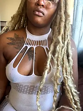 Snapshot of houseforsex chatting on 10.23.25 houseforsex online show from 10.23.25