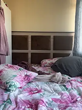 Snapshot of houseforsex chatting on 10.27.25 houseforsex online show from 10.27.25