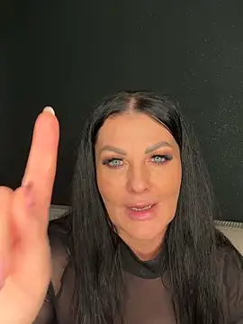 Snapshot of Nola_Luxx-offiziell chatting on 02.04.26 Nola Luxx-offiziell online show from 02.04.26