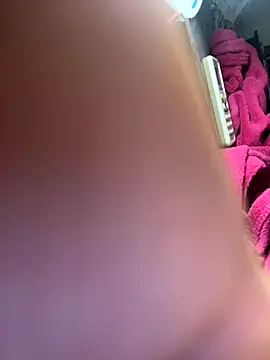 Snapshot of aninha21 chatting on 11.04.25 aninha21 online show from 11.04.25