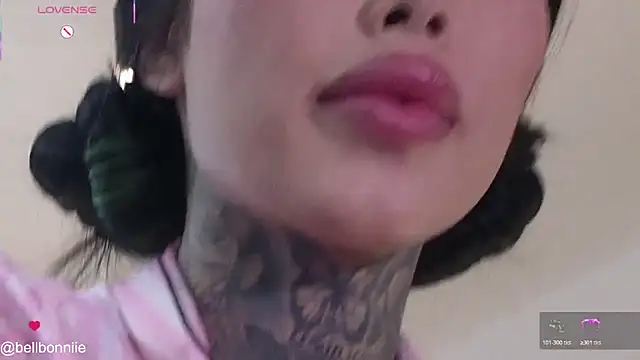 Snapshot of belllbonniie chatting on 02.15.26 belllbonniie online show from 02.15.26