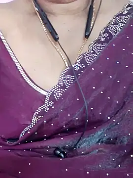 Snapshot of Tamil_Azhaghi25 chatting on 02.04.26 Tamil Azhaghi25 online show from 02.04.26