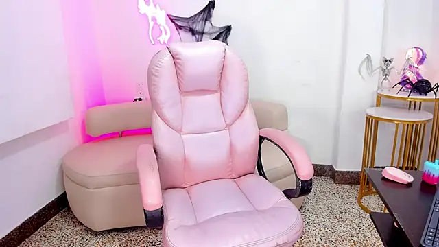 Miss Francheska online show from 10.20.25