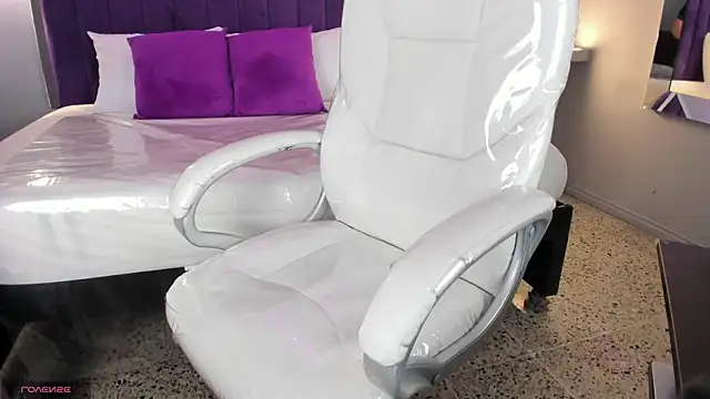 Miss Francheska online show from 03.17.26