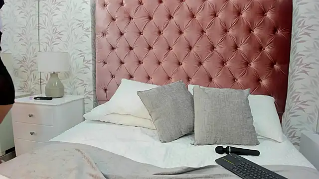 Snapshot of cherry_canndy_ chatting on 10.31.25 cherry canndy online show from 10.31.25