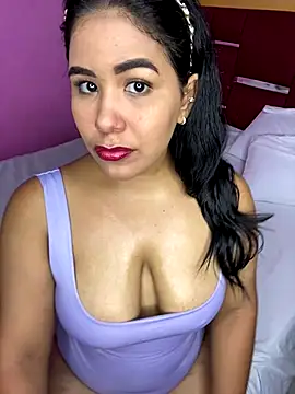 Snapshot of Roxxybigboobs chatting on 09.24.25 Roxxybigboobs online show from 09.24.25