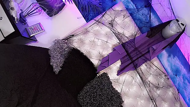 Valeria Swett  online show from 10.25.25