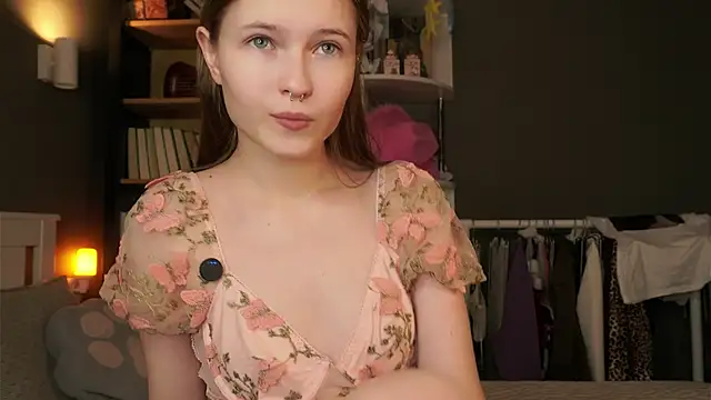 Snapshot of LynHillaire chatting on 02.01.26 LynHillaire online show from 02.01.26