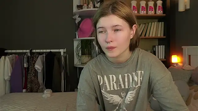 Snapshot of LynHillaire chatting on 02.09.26 LynHillaire online show from 02.09.26