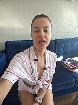 BabyFaceMia online show from 10.20.25