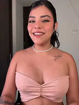 Snapshot of Sara-Evans chatting on 02.05.26 Sara-Evans online show from 02.05.26